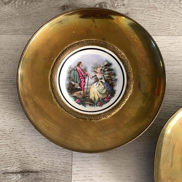 Set 2 Regency Bone China Brass and Ceramic Victorian Courting Scence‎ wall plate - Picture 2 of 11